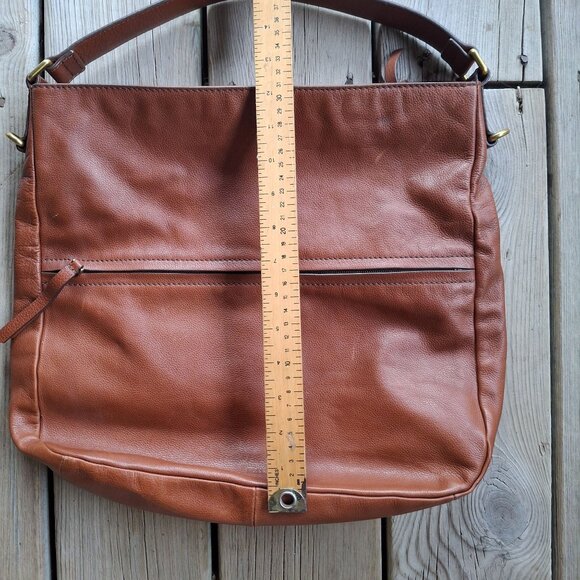 Fossil Brown Leather Shoulder Bag With Adjustable Strap & Zippered Pocket - Picture 4 of 12
